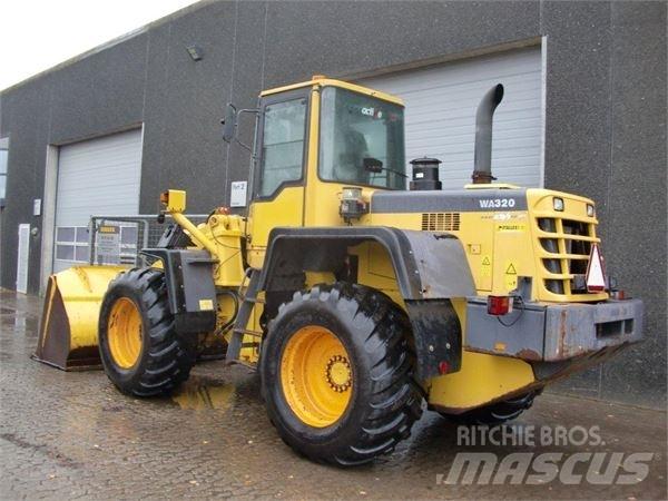 Komatsu WA320 Utovarivači na točkove