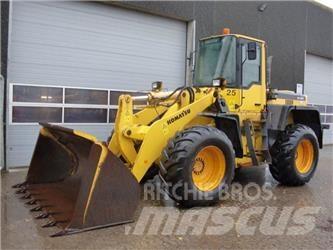 Komatsu WA320 Utovarivači na točkove