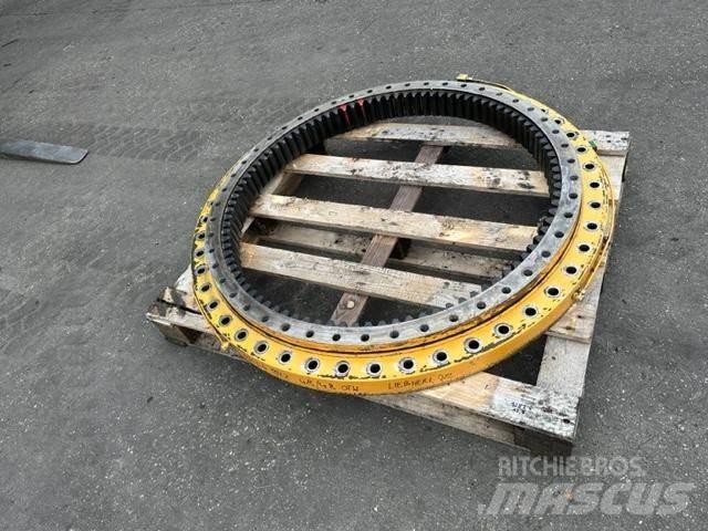 Liebherr A 922 Šasija i vešenje