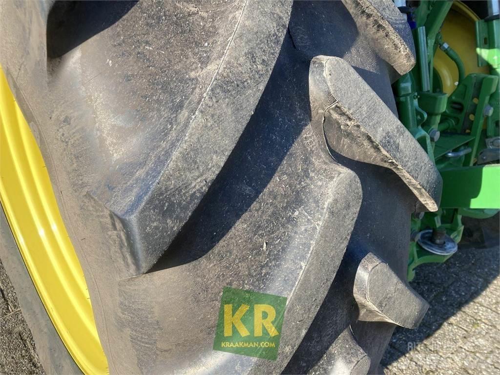 John Deere 6130R Traktori