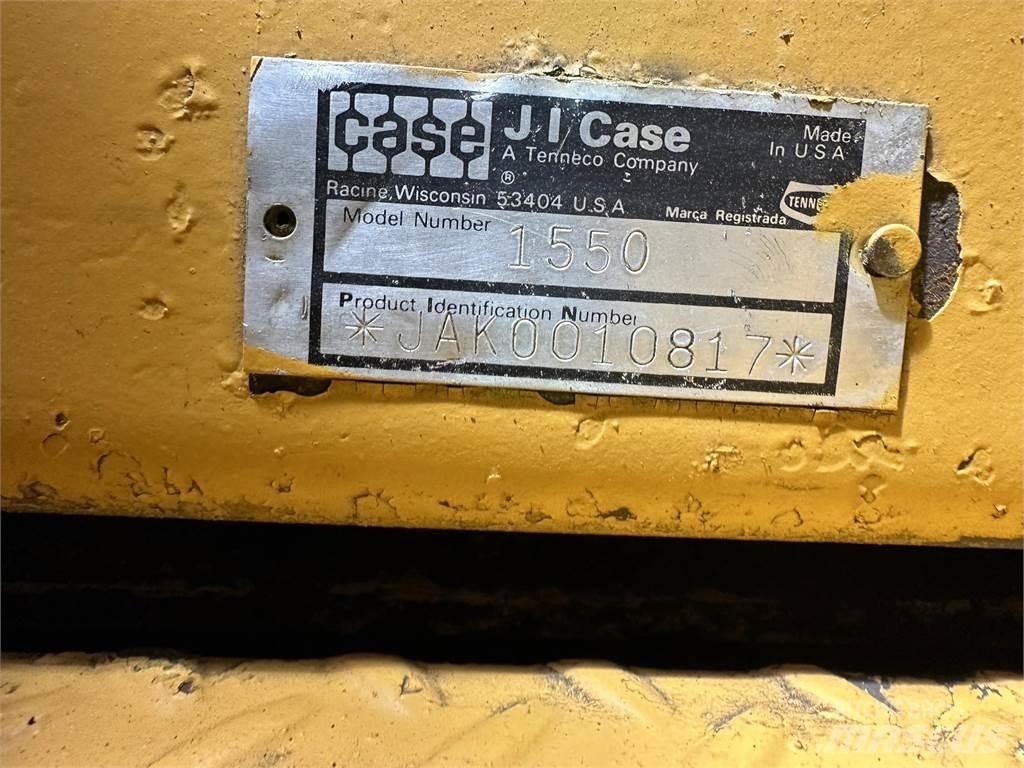 CASE 1550 Buldožeri guseničari