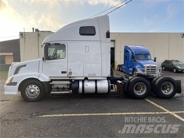 Volvo VNL64T670 Tegljači