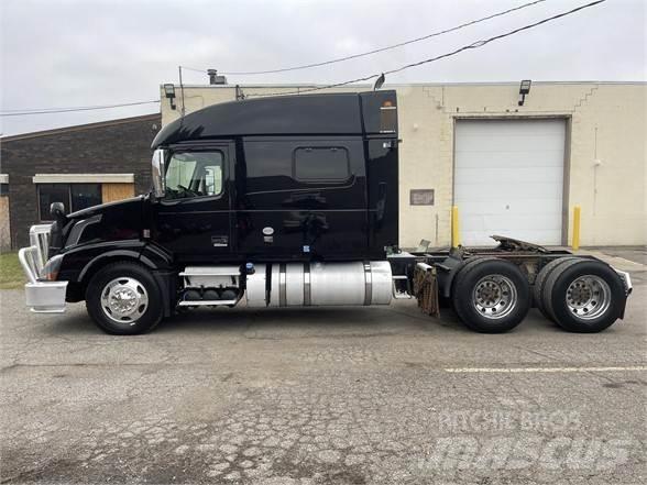 Volvo VNL64T730 Tegljači