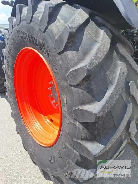 CLAAS AXION 870 Traktori