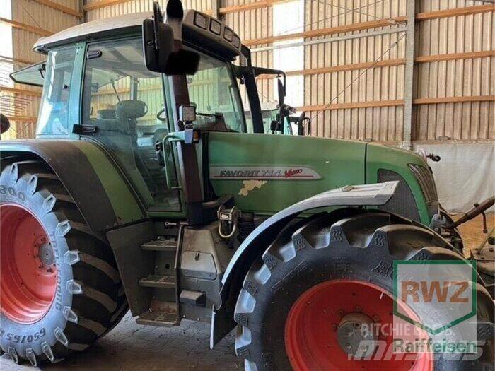 Fendt 714 Traktori