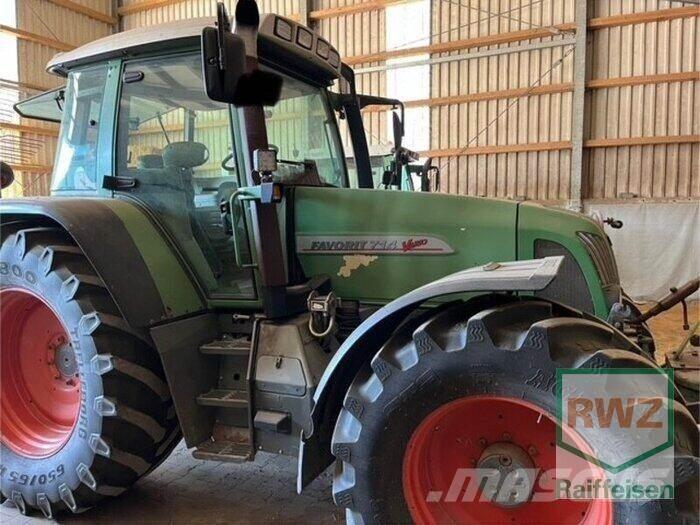 Fendt 714 Traktori