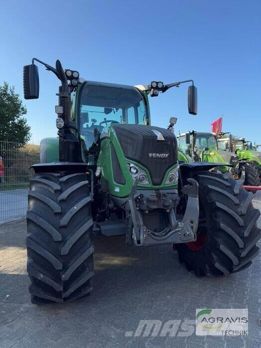 Fendt 724 VARIO S4 Traktori