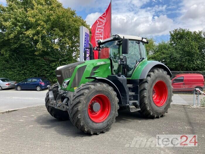 Fendt 826 VARIO S4 Traktori