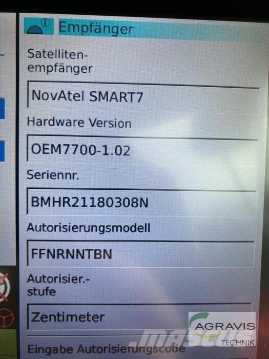 Fendt 828 VARIO S4 Traktori