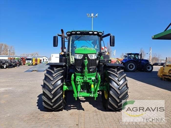 John Deere 6215 R Traktori