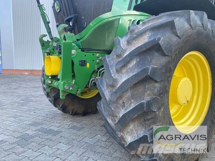John Deere 6215 R Traktori