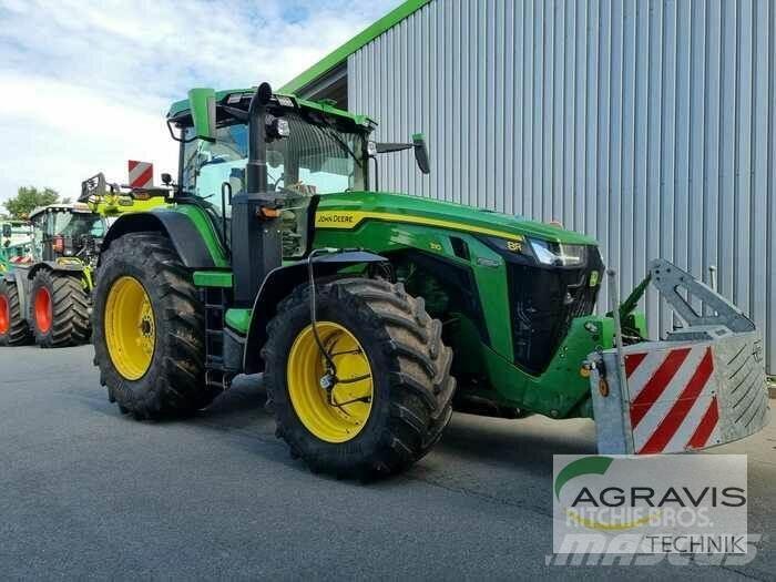 John Deere 8310 R Traktori