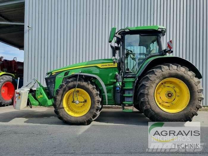 John Deere 8310 R Traktori