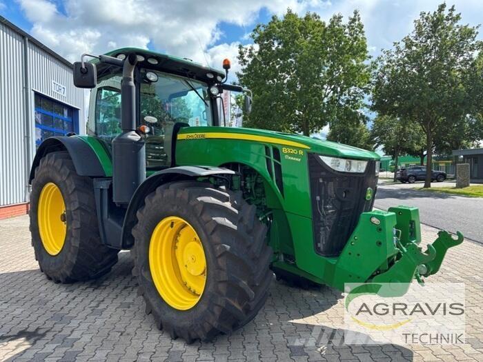 John Deere 8320 R Traktori