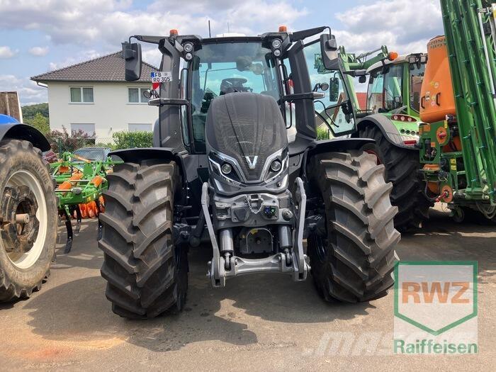 Valtra Q305 Traktori