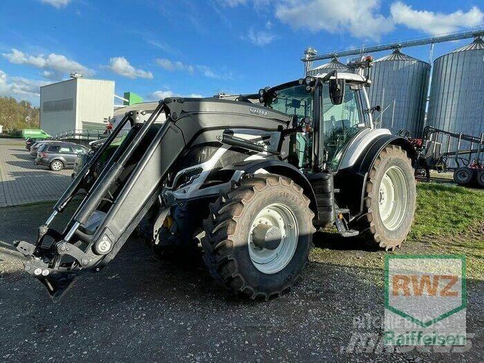 Valtra T215D Traktori