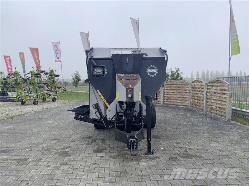 Titan 1100 Mešaona stočne hrane