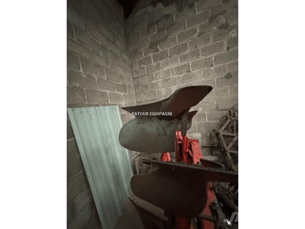 Kuhn MASTER 100 Obični plugovi