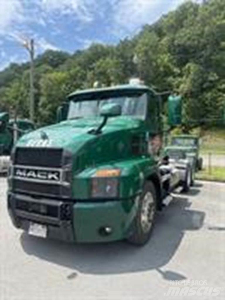 Mack AN64T Tegljači