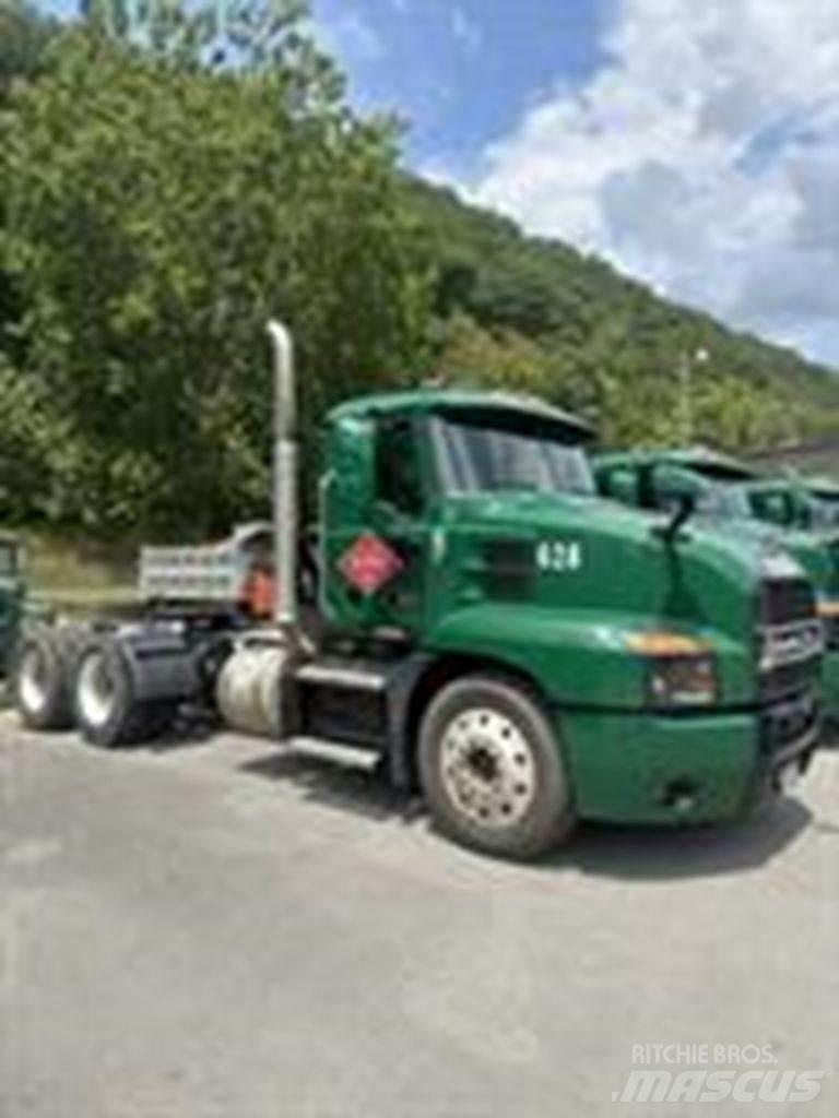 Mack AN64T Tegljači
