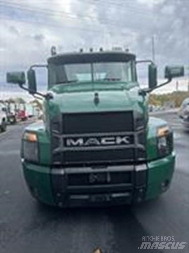 Mack AN64T Tegljači