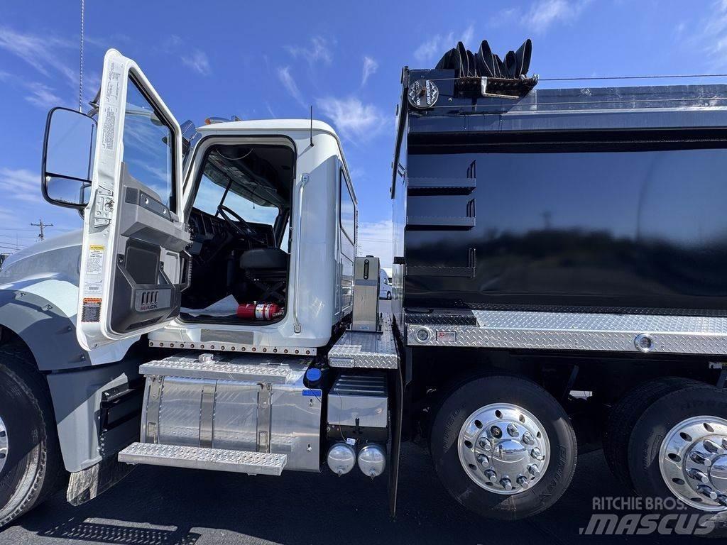 Mack GR64F Kiperi kamioni