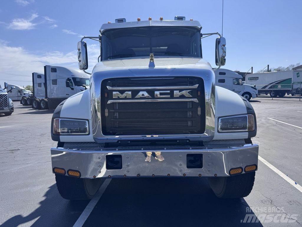 Mack GR64F Kiperi kamioni