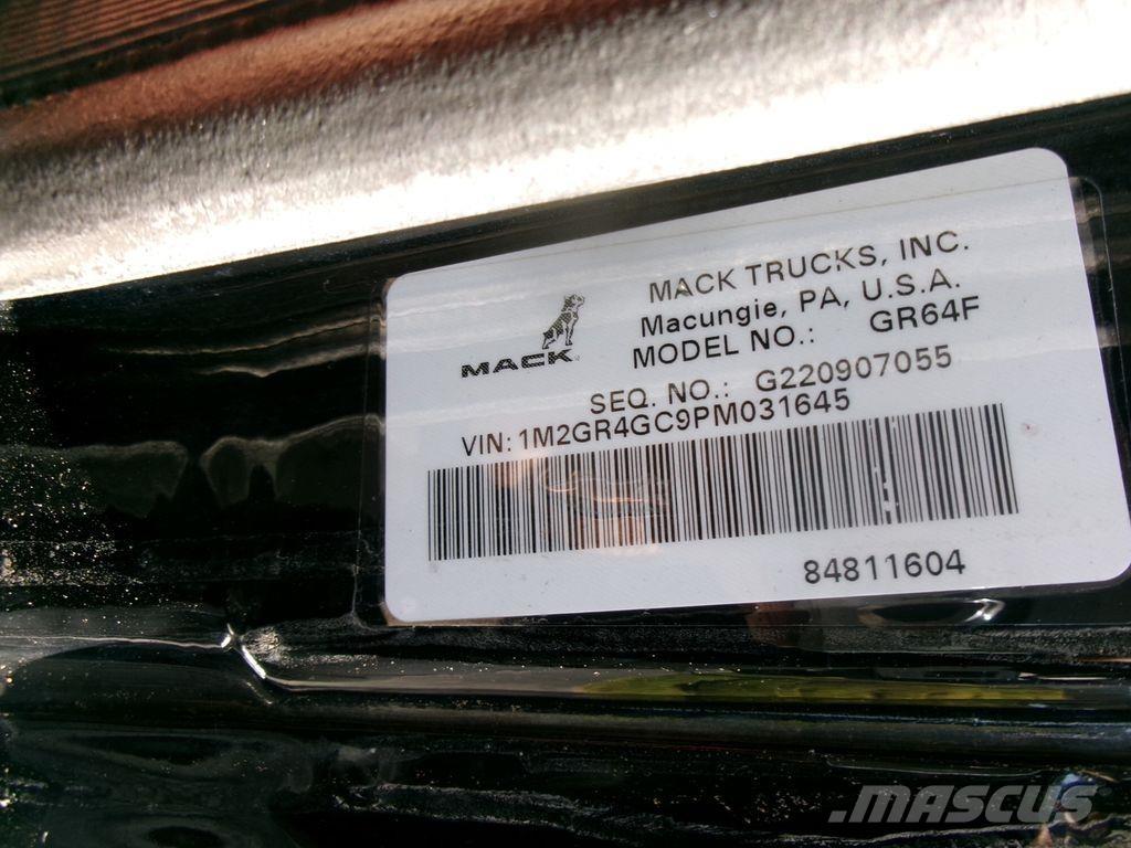 Mack GR64F Kiperi kamioni
