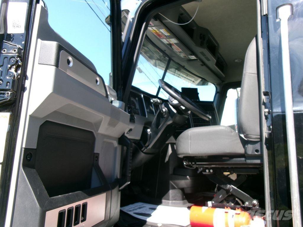 Mack GR64F Kiperi kamioni