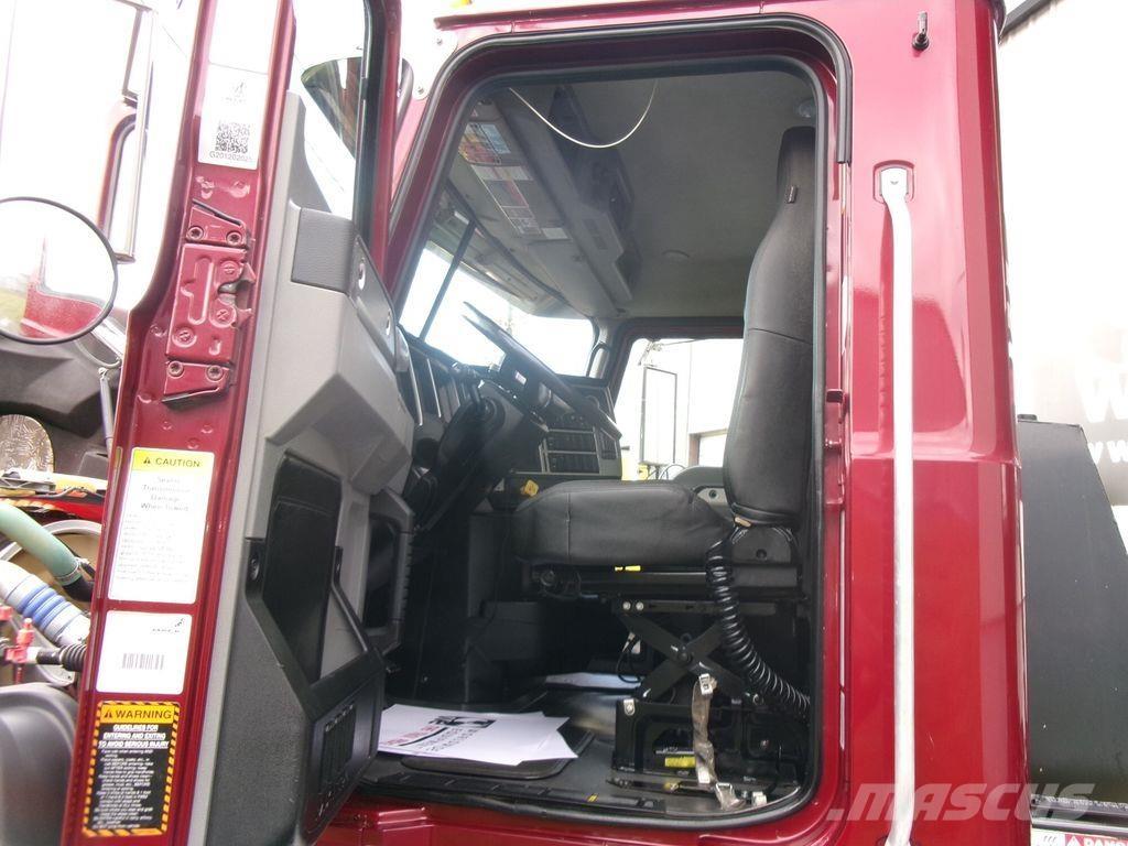 Mack GR64F Kiperi kamioni