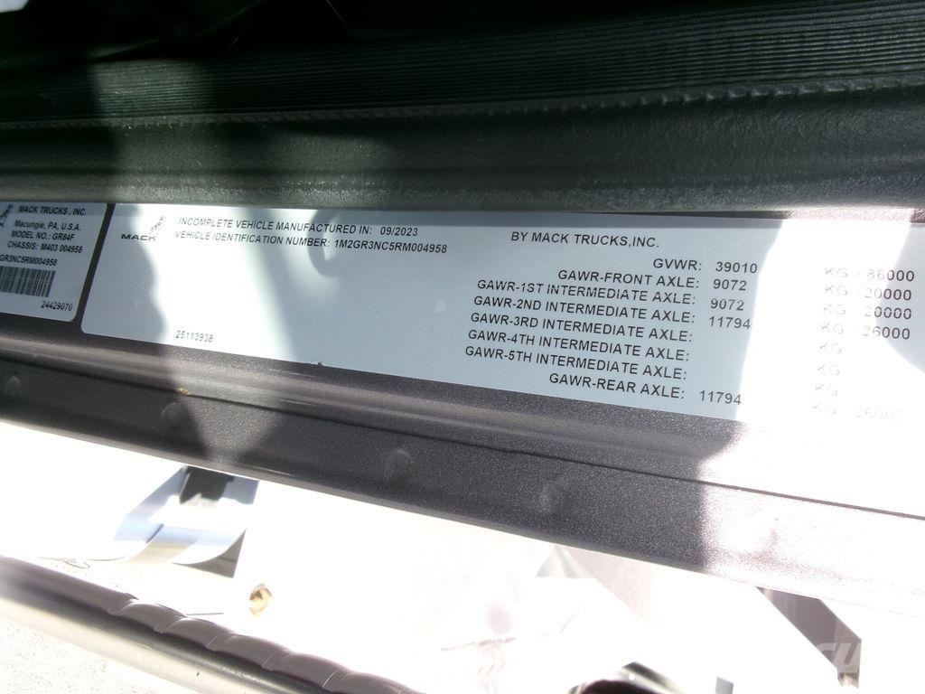 Mack GR64FR Kiperi kamioni