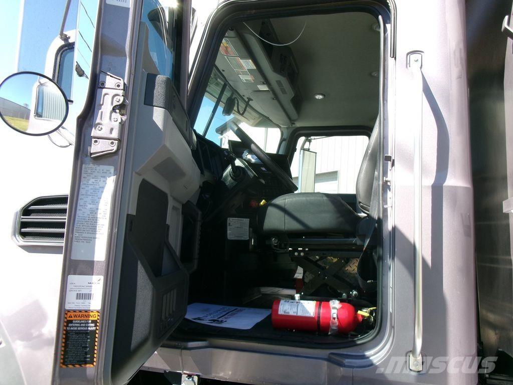 Mack GR64FR Kiperi kamioni