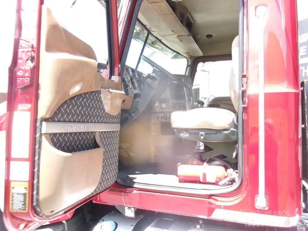 Mack GU 713 Kiperi kamioni