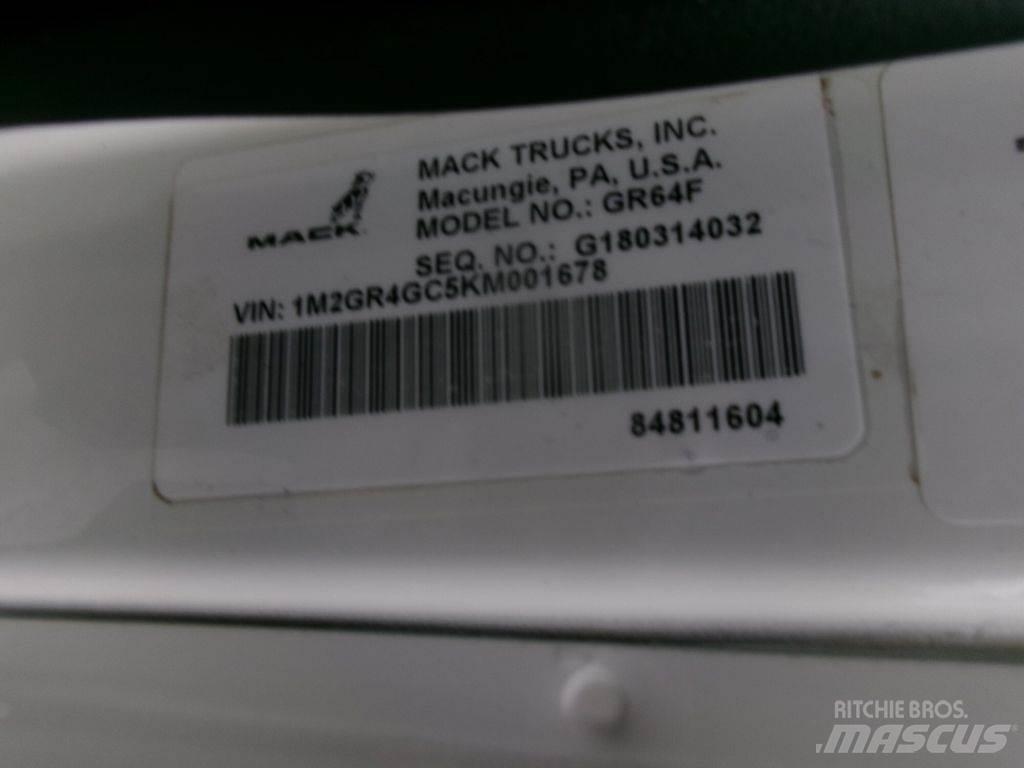 Mack GU713 Kiperi kamioni