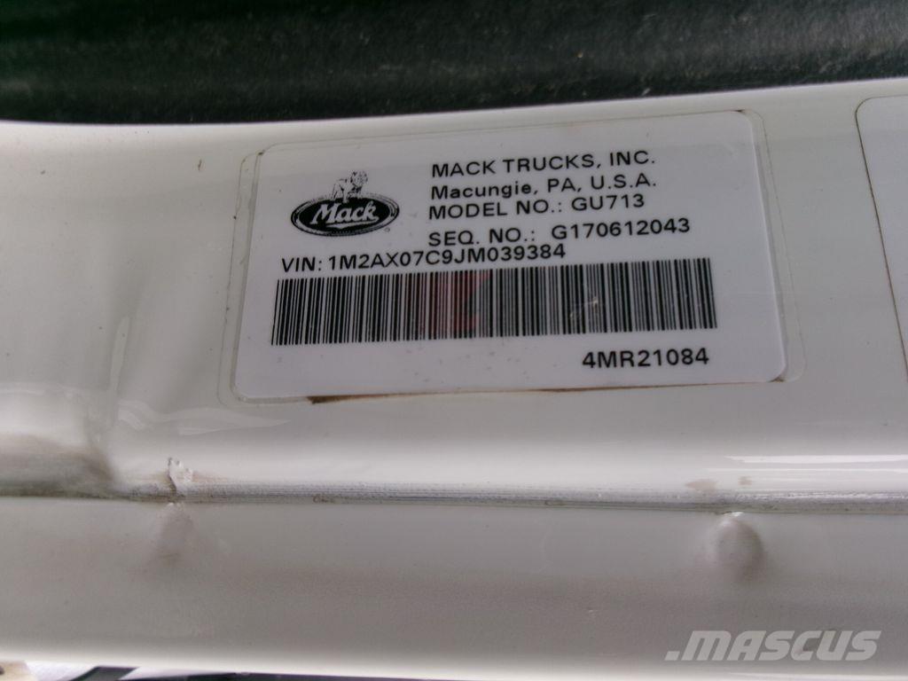 Mack GU713 Kiperi kamioni