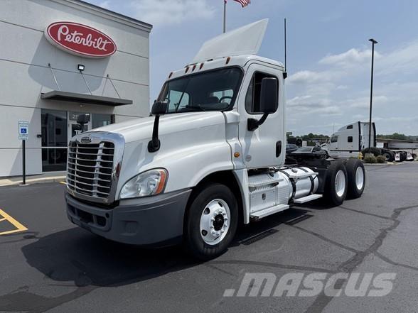 Freightliner CASCADIA 113 Tegljači