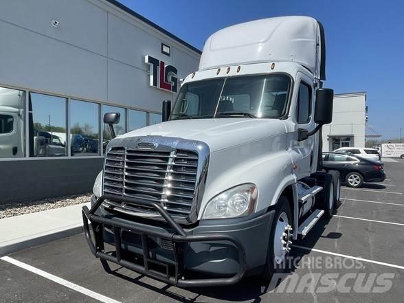 Freightliner CASCADIA 126 Tegljači