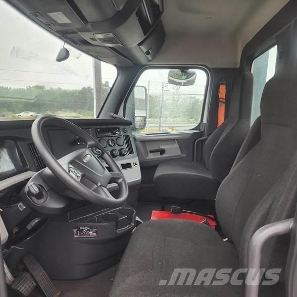 Freightliner CASCADIA 126 Tegljači