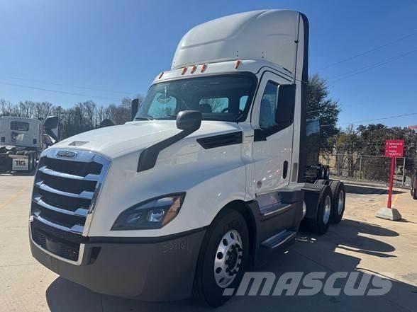 Freightliner CASCADIA 126 Tegljači