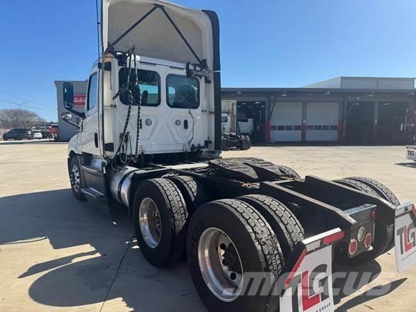 Freightliner CASCADIA 126 Tegljači