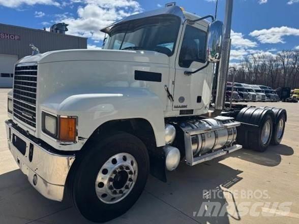 Mack PINNACLE CHU613 Tegljači