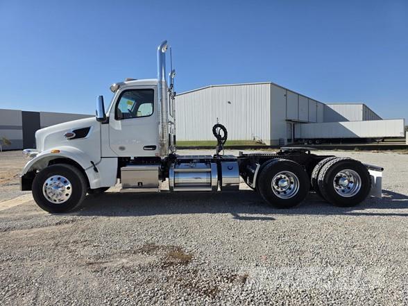 Peterbilt 567 Tegljači