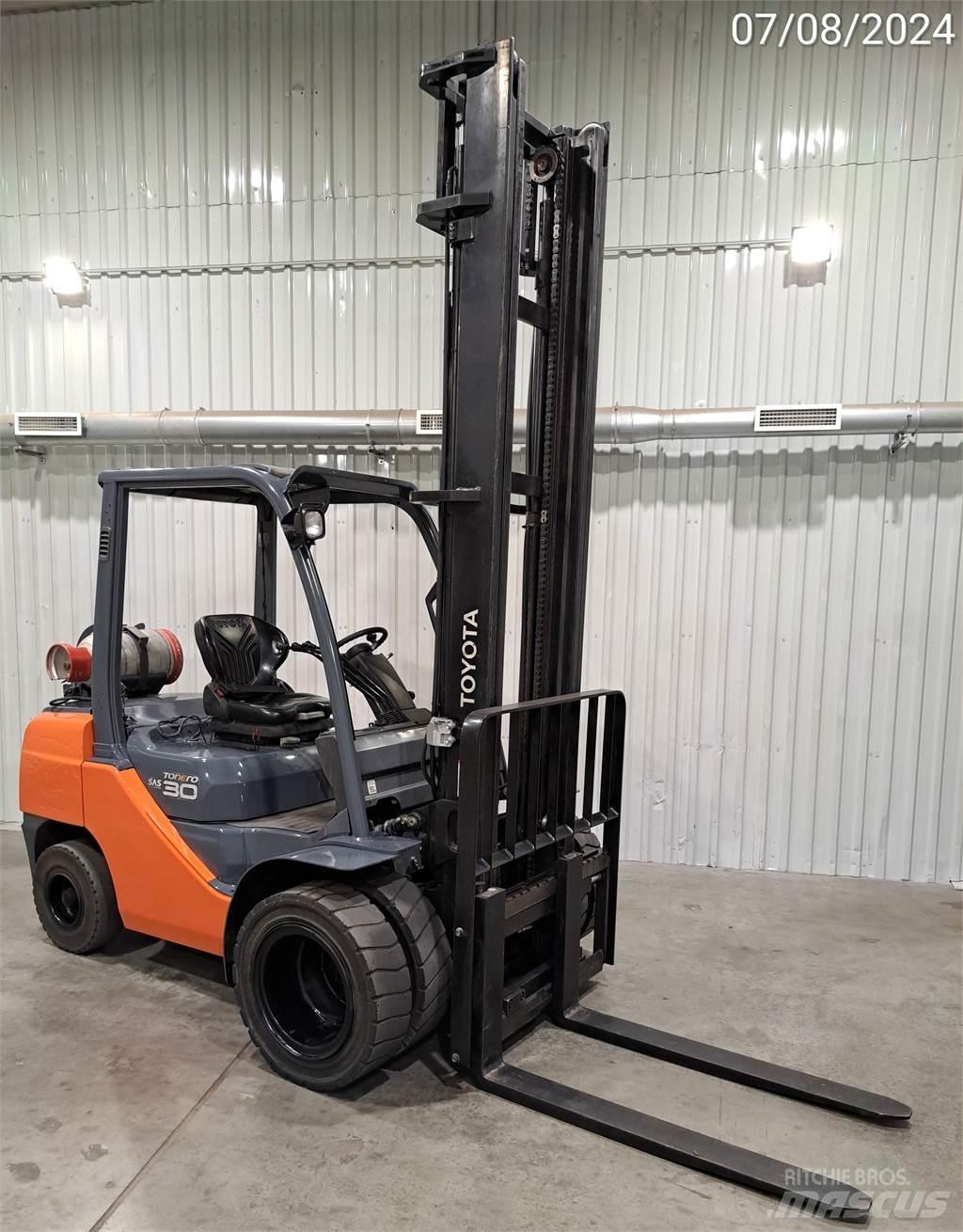Toyota 02-8FGF30 Plinski viljuškari