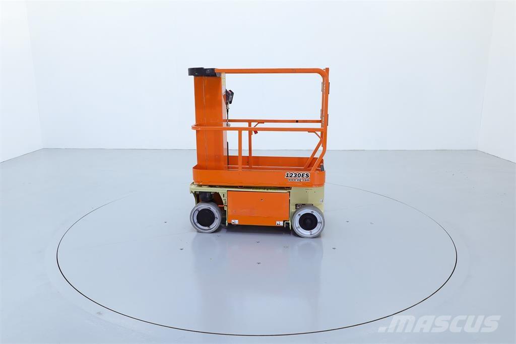 JLG 1230ES Jarbolne penjajuće platforme