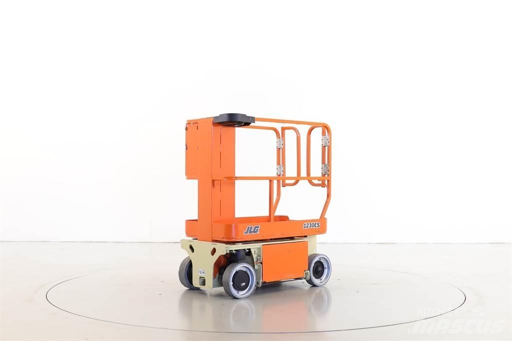 JLG 1230ES Jarbolne penjajuće platforme