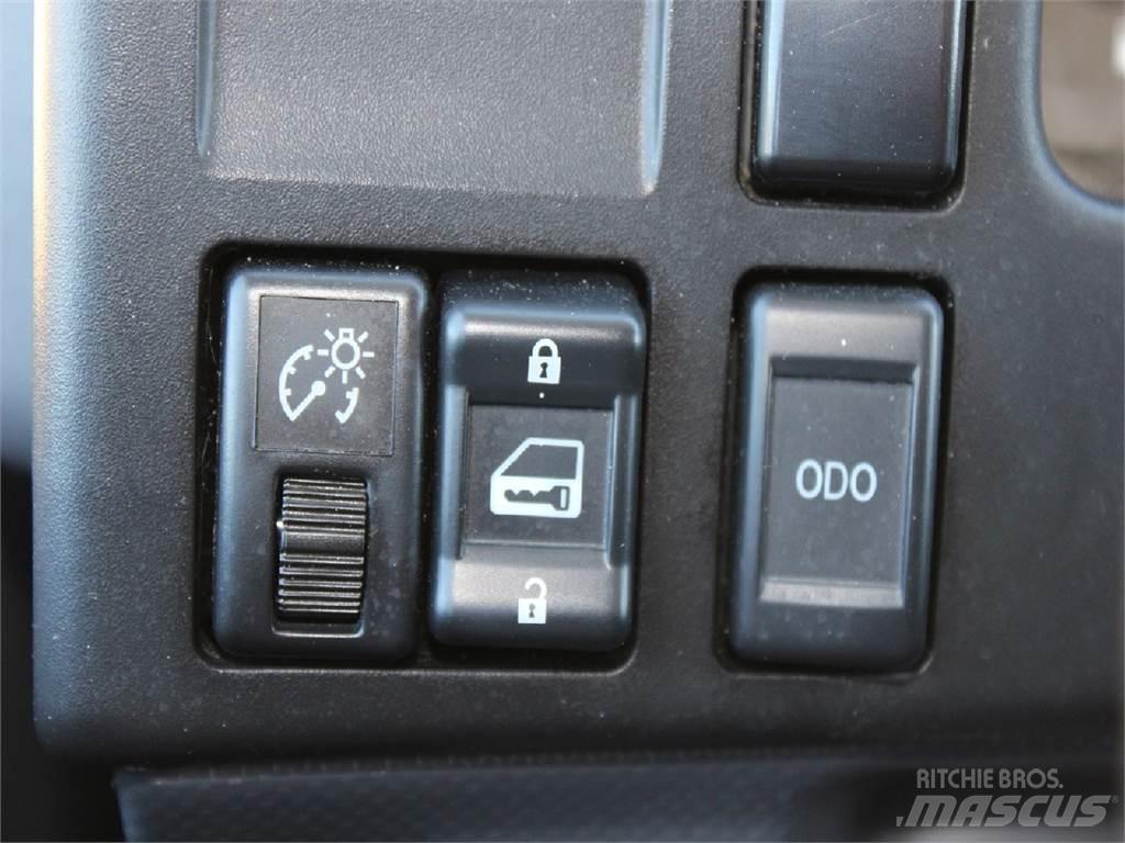 Isuzu NRR Kamioni za podizanje kablova