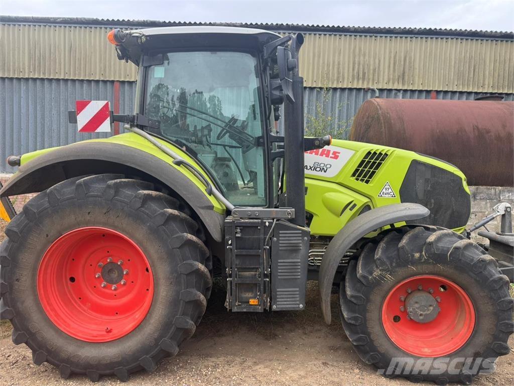 CLAAS AXION 800 Traktori