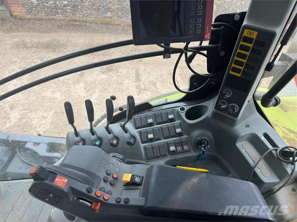 CLAAS AXION 800 Traktori