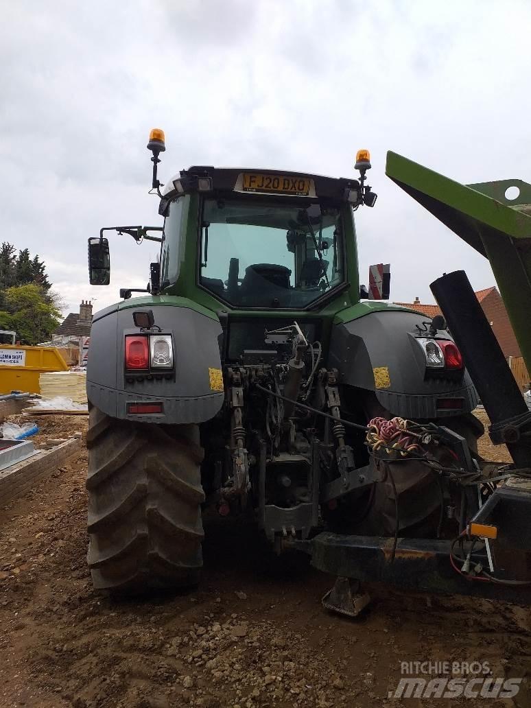Fendt 828 VARIO Traktori