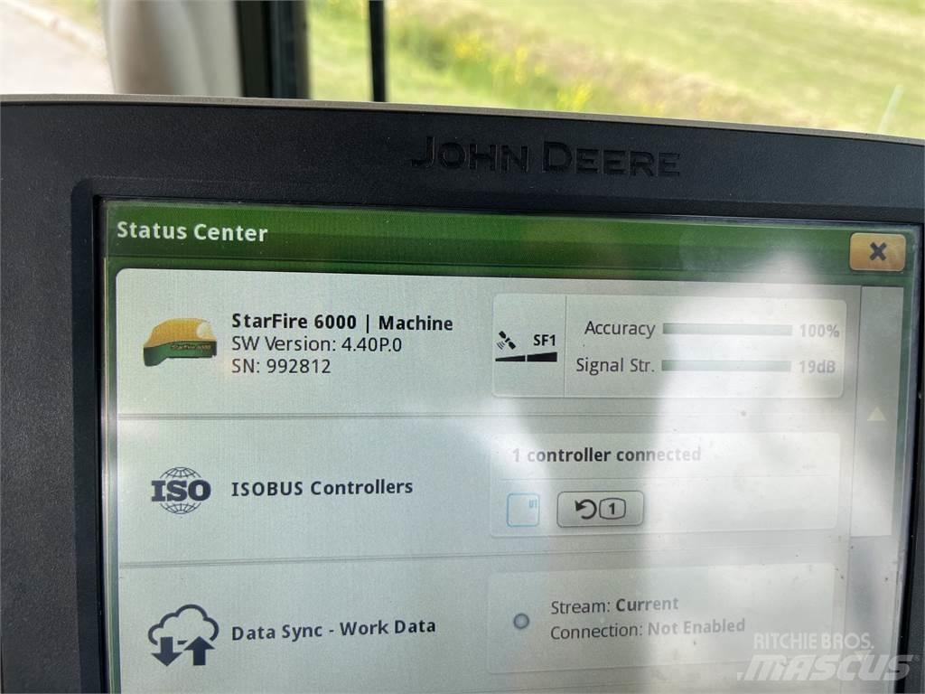 John Deere 6215R Traktori